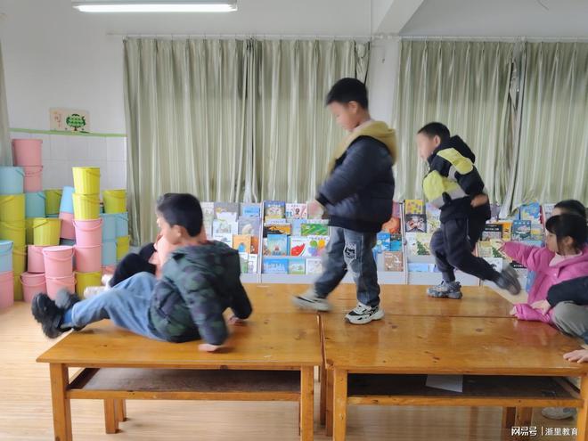 市浣东街道五一幼儿园桌子嗨翻天体育活动pg模拟器试玩小桌子 大妙处——诸暨(图6)