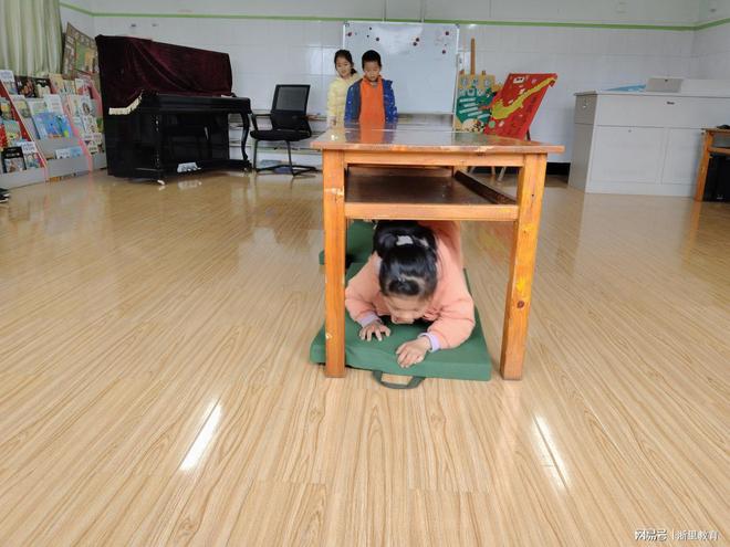 市浣东街道五一幼儿园桌子嗨翻天体育活动pg模拟器试玩小桌子 大妙处——诸暨(图7)