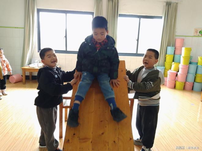 市浣东街道五一幼儿园桌子嗨翻天体育活动pg模拟器试玩小桌子 大妙处——诸暨(图8)
