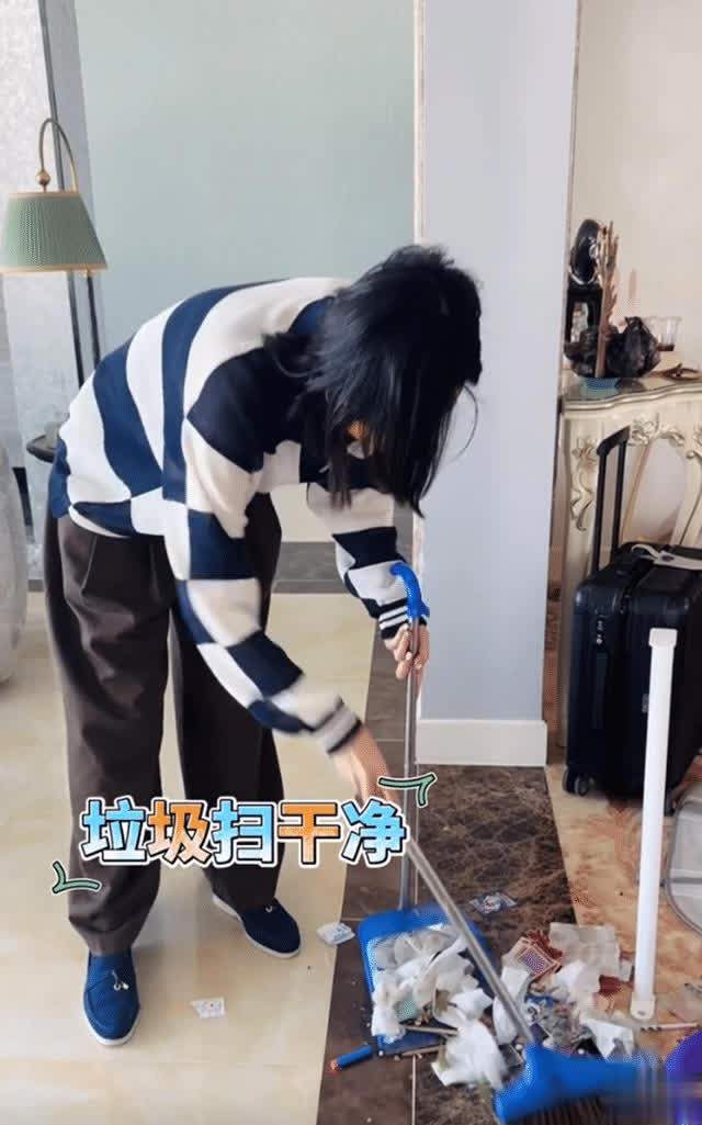 了！3岁女儿大哭不愿搬到老小区水泥房pg电子试玩入口李亚鹏妻子自曝没钱(图5)